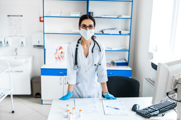 Smiling female doctor in modern clinic, professional, doctor nurse, doctor training