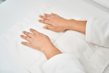 Obraz na płótnie Canvas Close up of hands lying on the towel