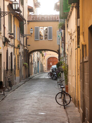 Fototapeta na wymiar Italia, Toscana, Firenze. Vicolo del centro storico.