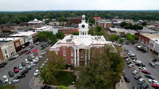 aerial pullout of rutherford county courthouse in murfreesboro tennessee