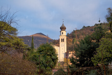 Costruita una nuova chiesa a tre navate nel 1501; venne consacrata il 13 dicembre 1561 dal vescovo...