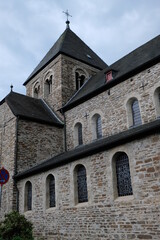 Fototapeta na wymiar FU 2020-06-20 Ahrtour hin 1068 Alte Burg aus Mauersteinen