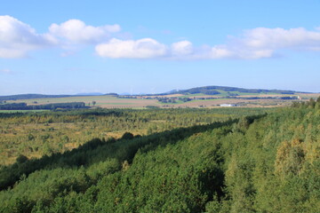 Fototapeta na wymiar Blick von der Aussichtsplattform Neuberzdorfer Höhe am Berzdorfer See auf die Lausitz