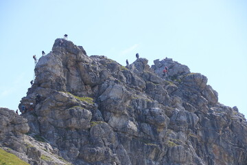 Blick auf den Hindelanger Klettersteig bei Oberstdorf, mit Stau auf dem Steig