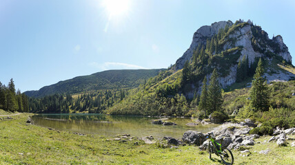 Naklejka premium MTB zum Soinsee mit den Ruchenköpfen
