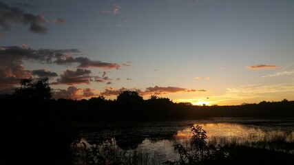 Obraz premium paisagem pôr-do-sol final de tarde