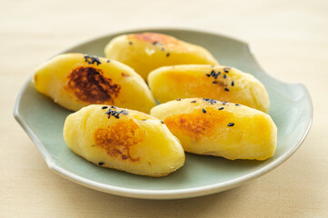 手作りのさつまいも餅