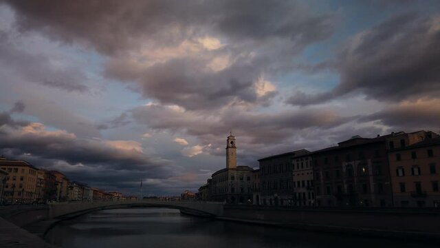 Time lapse di Pisa con i lungarni