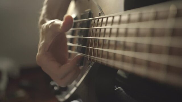 Playing a 5 string electric bass with slap and pop technique