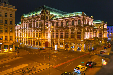 Fototapeta na wymiar night view of the opera hall