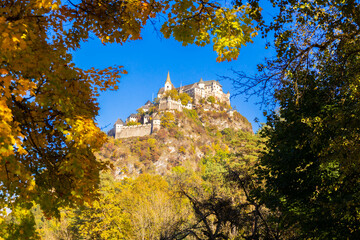 Naklejka premium Burg Hochosterwitz im Herbst