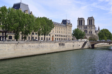 Fototapeta na wymiar Walk by the River Seine in Paris