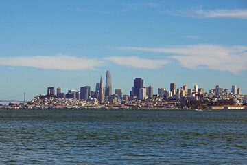 Fototapeta premium Panoramic view of San Francisco on a summer day seen from north of the bay