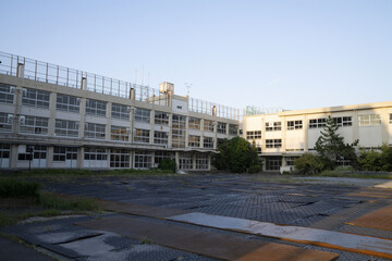 廃校になった学校、解体前の学校、少子化で閉鎖された学校