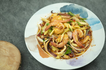 Fresh mango salad with boiled shrimp.