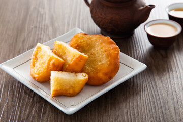 Ham chim peng. (deep-fried chinese doughnut)