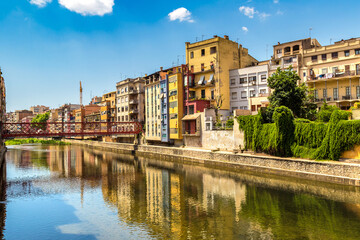 Fototapeta na wymiar Colorful houses and Eiffel bridge in Girona