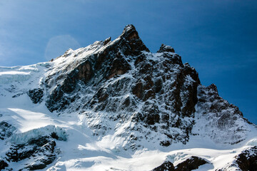 Fototapeta na wymiar mountain peak snow in Alps nature panorama. Ośnieżona góra w Alpach