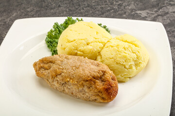 Crispy chicken cutlet with mashed potato