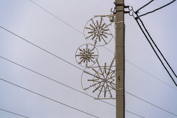 Street illumination in the shape of a star on an electric pole