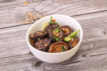 Marinated shiitake mushrooms with herbs