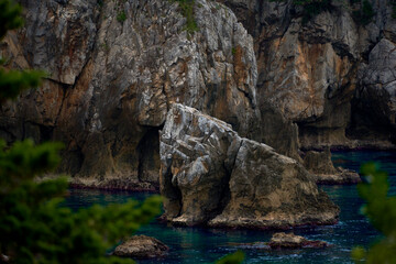 바다위 작은 돌섬