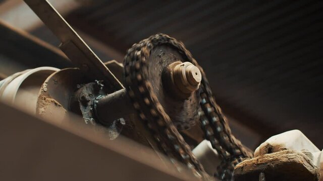 Large metal chain rotates in the factory