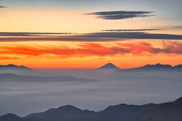 北アルプスから見える富士山