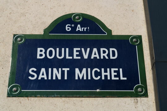 Boulevard Saint Michel. Plaque de nom de rue. Paris.