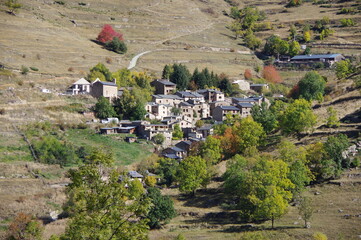 village de montagne de Mantet typique des Pyrénées en pierre et ardoise