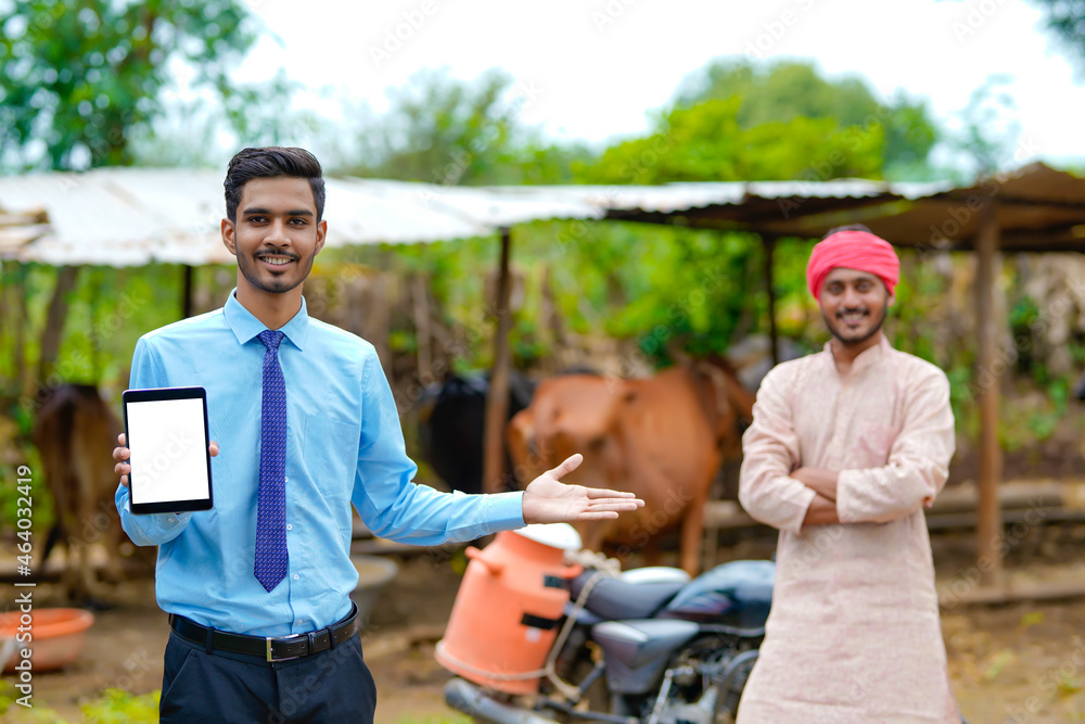 Sticker Indian agronomist showing smartphone screen with farmer