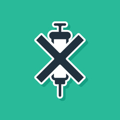 Obraz premium Blue No doping syringe icon isolated on green background. Vector