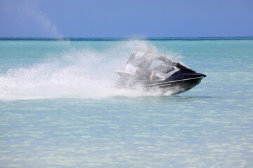 Fototapeta premium Jetski am Strand - Antigua (Karibik)