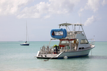Antigua (Karibik) - Schiffe am Strand