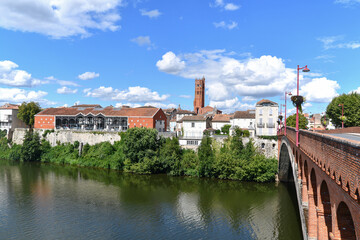 Panorama of Villeneuve-sur-Lot on the liberation bridge.