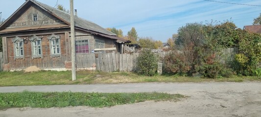 Obraz premium Wooden houses along the highway