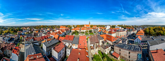 stare miasto Wodzisław Śląski na Śląsku w Polsce, jesienią z lotu ptaka, rynek © Franciszek