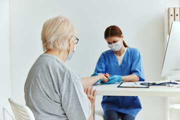 Obraz premium female doctor professional examination checkup