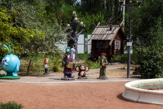 RUSSIA, VOLGOGRAD - August 14, 2021: Park History of the Russian State, Alley of Childhood. Crocodile Gena, Cheburashka, old woman Shapoklyak. Kalachevsky District, Pyatimorsk, a settlement