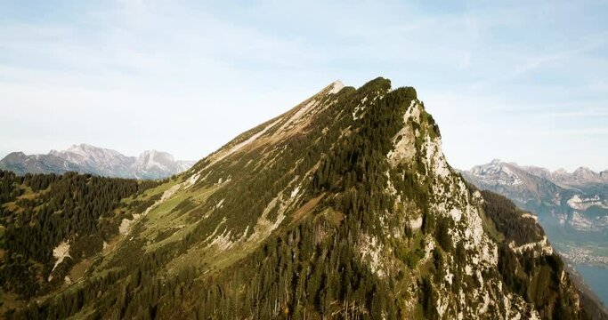 Top of World in der Schweiz, St. Gallen, Amden, Bergspitze Leistchamm mit Blick auf den Fr&uuml;msel und Fl&uuml;genspitz.