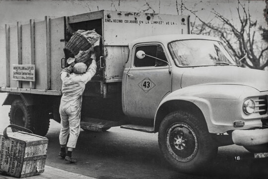 Antiguo cami&oacute;n de basura