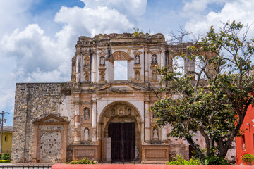 Naklejka premium The ruins of the Antiguo Colegio de la Compañia de Jesús in Antigua, Guatemala