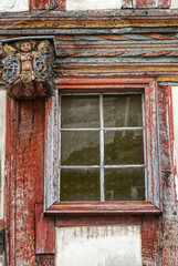 Fototapeta na wymiar Fenster einer historischen Fachwerkfassade in Limburg an der Lahn