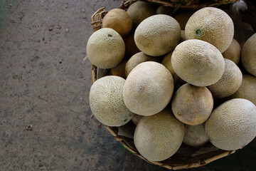 Melones en una cesta
