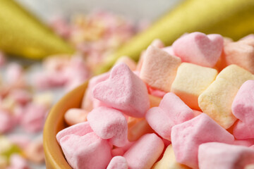 Bowl with tasty marshmallows on table, closeup
