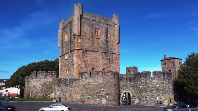 Bragan&ccedil;a, Castelo medieval na cidadela, Torre de menagem vista a&eacute;rea da sua arquitectura g&oacute;tica com guaritas de esquina