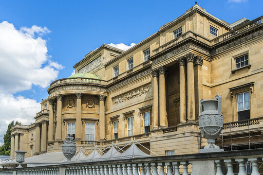 Buckingham Palace View From Courtyard - Famous Landmark In London. Built In 1705, Palace Is Official London Residence And Principal Workplace Of British Monarch. LONDON, UK. AUGUST 11, 2013.