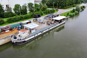 Naklejka premium Work in Progress