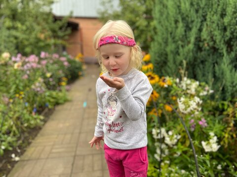 Pretty little girl with flowers 