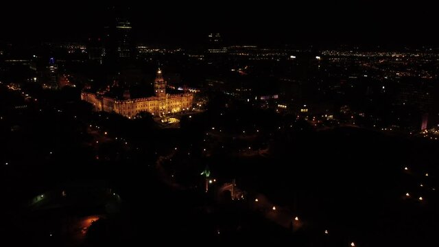 Aerial view of parlement de quebec at night
